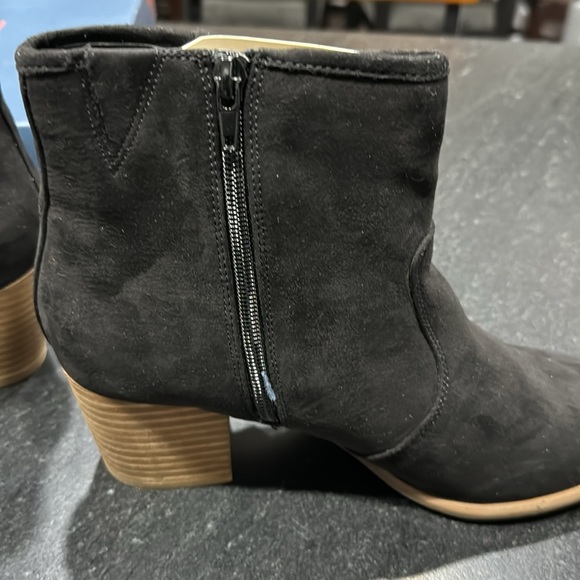 Women’s size 11 Short boot - Picture 3 of 6